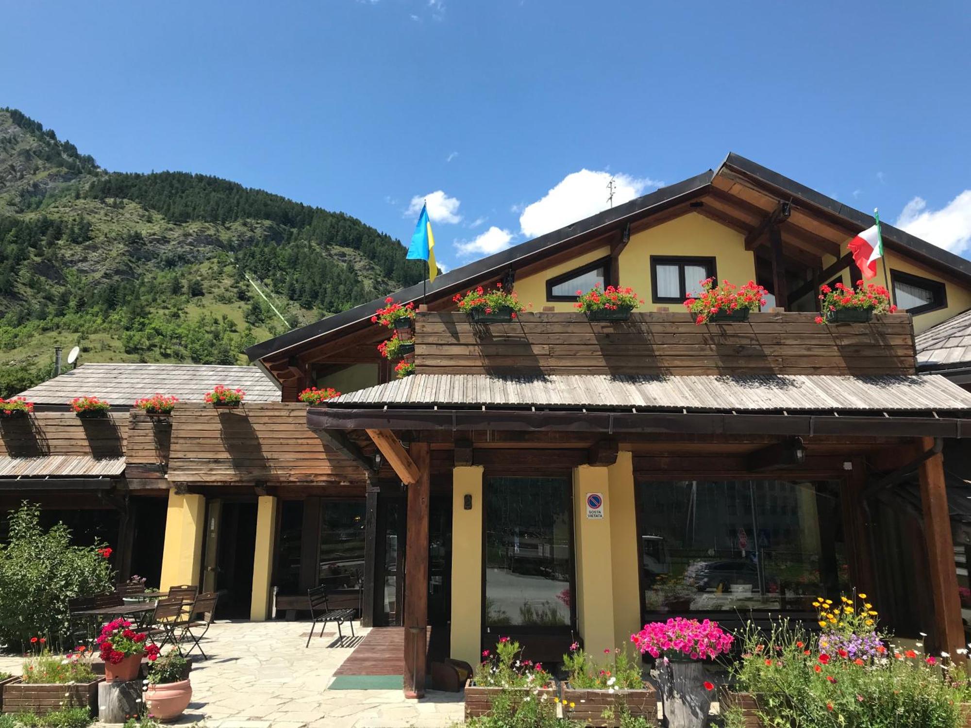 Hotel Ca Fiore Bardonecchia Exteriör bild