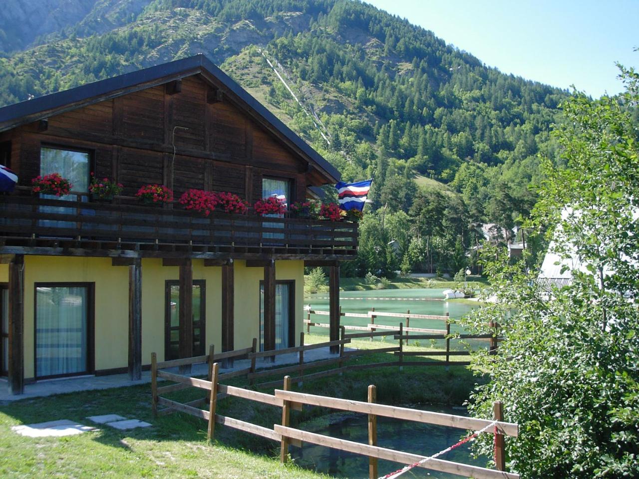 Hotel Ca Fiore Bardonecchia Exteriör bild